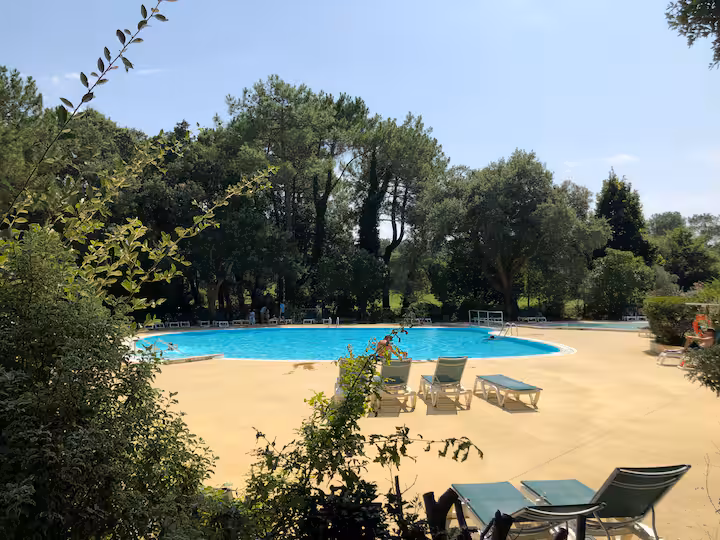 Appartement vue golf et piscine